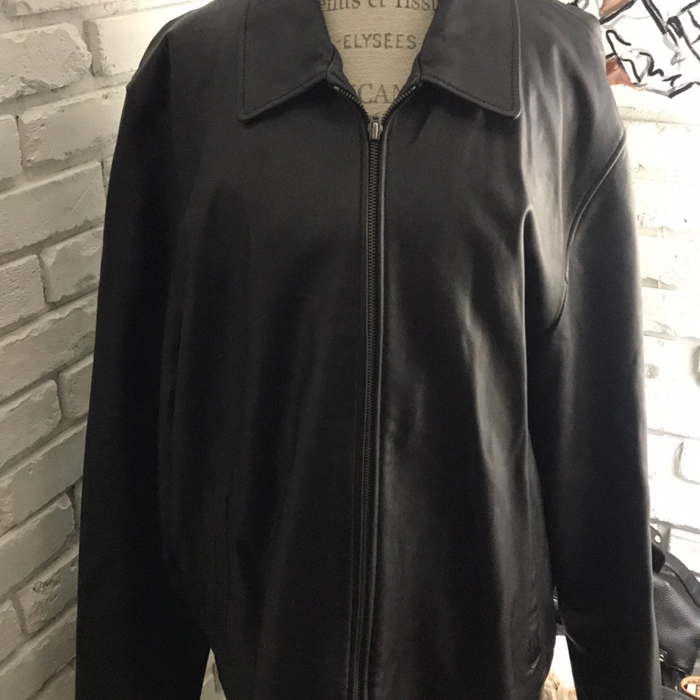 PRICE DROP! Johnston & Murphy men’s leather jacket